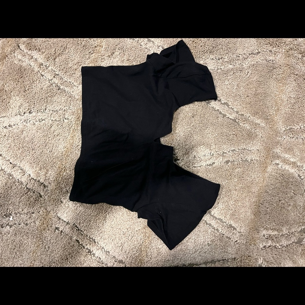 Black aerie crop